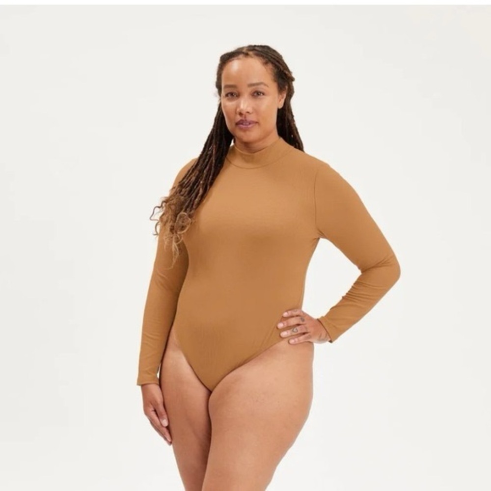 Girlfriend collective
Womens tan/beige body suite Size large
